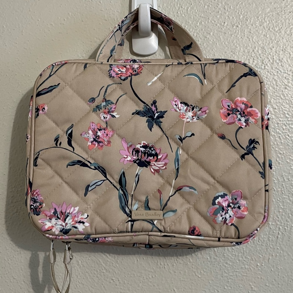 Vera Bradley Strawflowers hanging travel organizer